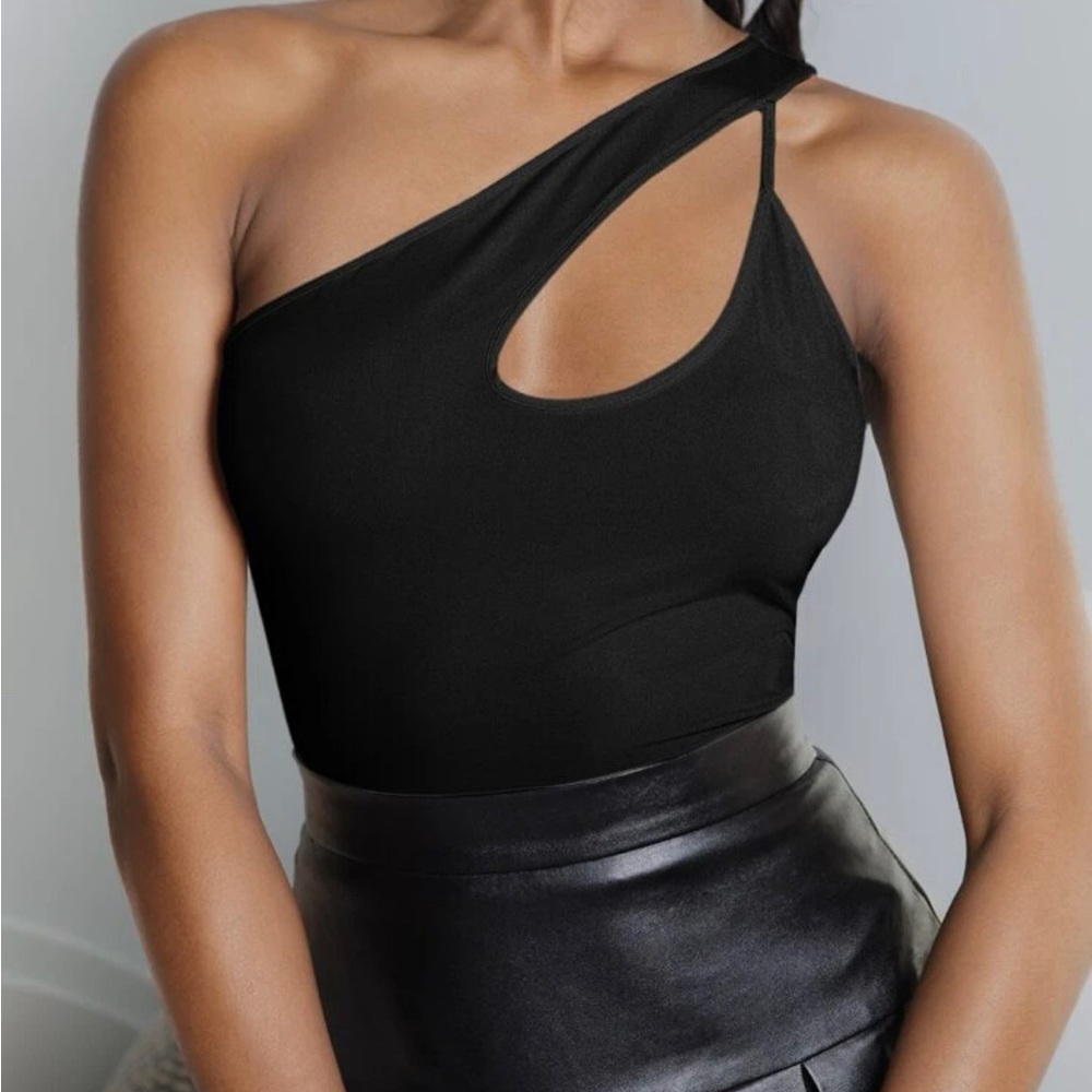 Black || one shoulder cut out top || no damage, worn once.